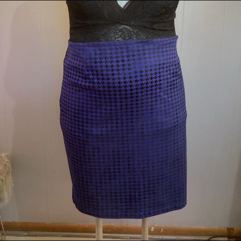 Houndstooth Pencil Skirt